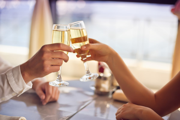 people toasting drinks